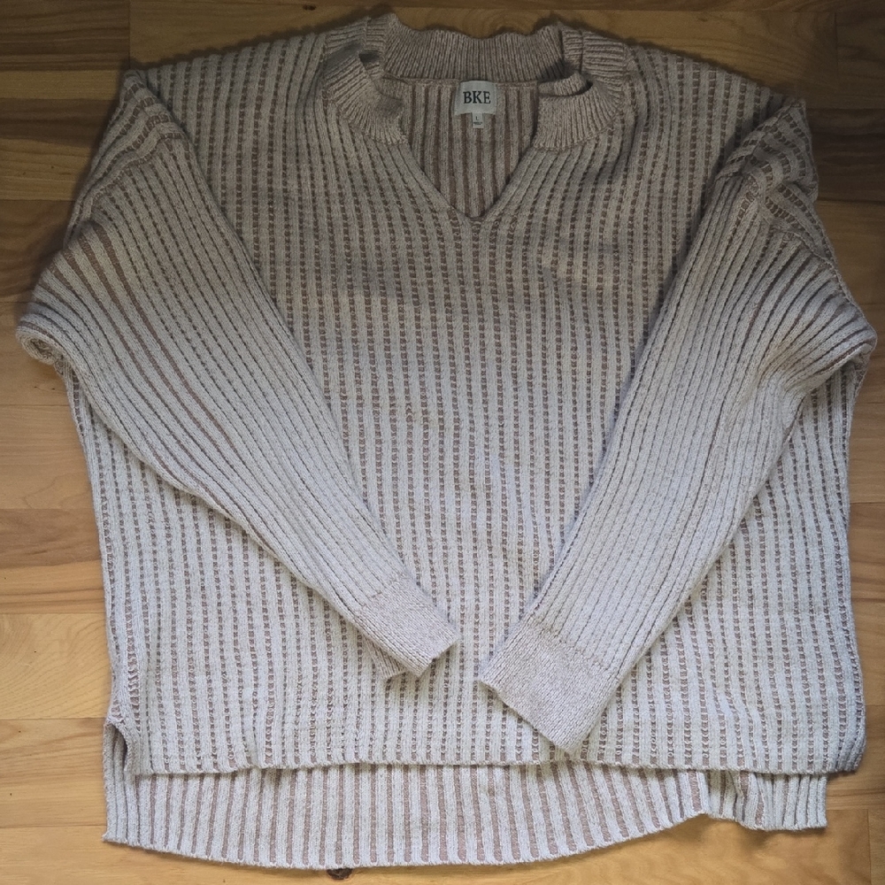 BKE Women's Beige V-Neck Sweater